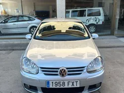 Gris / plata Usado 2007 VW Golf V Highline Berlina | 5990 € (Precio justo)