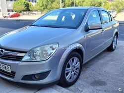 Gris / plata Usado 2010 Opel Astra Edition Berlina | 3700 € (Precio justo)