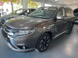 Gris / plata Usado 2016 Mitsubishi Outlander P-HEV SUV | 18.500 € (Precio justo)