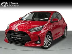 Rojo Usado 2024 Toyota Yaris Hybrid Active Berlina | 21.900 € (Precio justo)