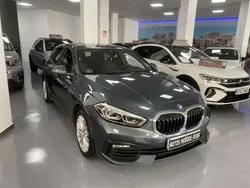 Gris Usado 2020 BMW 118 Comfort Edition Utilitario | 20.990 € (Precio justo)