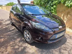 Violeta / lila Usado 2010 Ford Fiesta Trend Utilitario | 4200 € (Precio justo)