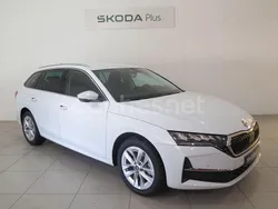 Blanco Nuevo 2025 Skoda Octavia Selection Familiar | 32.600 € (Buen precio)