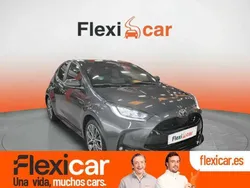 Gris Nuevo 2024 Toyota Yaris Hybrid Style Berlina | 20.990 € (Buen precio)
