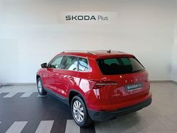 Rojo Usado 2024 Skoda Karoq Selection SUV | 26.500 € (Precio justo)