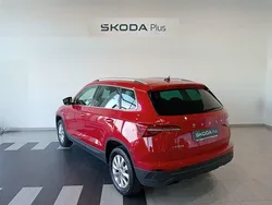 Rojo Usado 2024 Skoda Karoq Selection SUV | 26.500 € (Precio justo)
