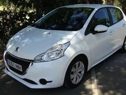 Blanco Usado 2012 Peugeot 208 Active Utilitario | 9950 € (Un poco caro)