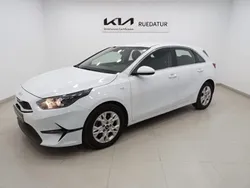 Blanco Usado 2024 Kia Ceed Berlina | 19.900 € (Precio justo)