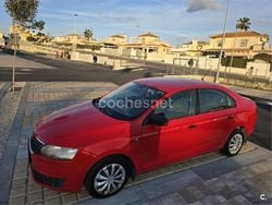 Rojo Usado 2013 Skoda Rapid Active Berlina | 3900 €