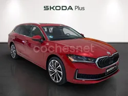 Rojo Usado 2024 Skoda Superb LAURIN & KLEMENT Familiar | 40.990 € (Un poco caro)