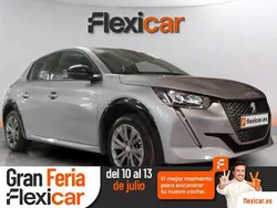 Gris Usado 2022 Peugeot e-208 Allure Utilitario | 18.890 € (Buen precio)