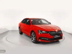 Rojo Usado 2024 Skoda Superb SportLine Berlina | 39.000 €