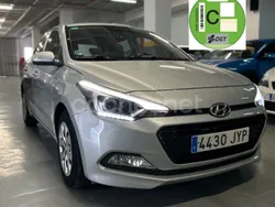 Gris / plata Usado 2016 Hyundai i20 Berlina | 9590 € (Precio justo)