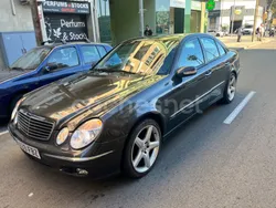 Gris / plata Usado 2006 Mercedes E320 Avantgarde Berlina | 9900 € (Precio justo)