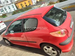 Rojo Usado 2003 Peugeot 206 Berlina | 2400 €