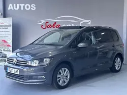 Gris Usado 2020 VW Touran Advance Monovolumen | 27.440 € (Un poco caro)