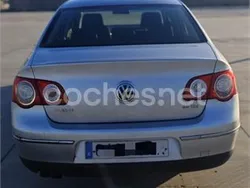 Gris / plata Usado 2005 VW Passat Sportline Berlina | 4300 € (Precio justo)