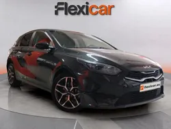 Gris Usado 2023 Kia Ceed GT-Line Berlina | 20.290 € (Precio justo)