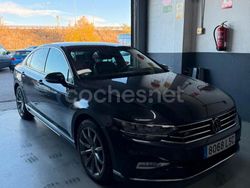 Azul Usado 2021 VW Passat R-line Berlina | 20.300 € (Caro)
