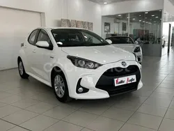 Blanco Usado 2021 Toyota Yaris Hybrid Active Berlina | 16.900 € (Buen precio)