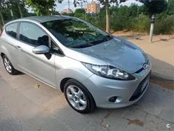 Gris / plata Usado 2011 Ford Fiesta Trend Utilitario | 5800 € (Precio justo)