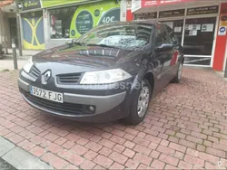 Azul Usado 2006 Renault Mégane II Dynamique Berlina | 2900 € (Precio justo)