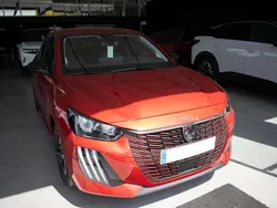Rojo Nuevo 2025 Peugeot 208 Allure Utilitario | 19.160 € (Buen precio)