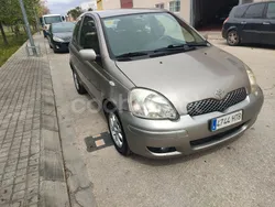 Gris / plata Usado 2005 Toyota Yaris Luna Berlina | 2995 € (Precio justo)