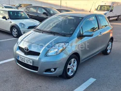 Gris / plata Usado 2010 Toyota Yaris Connect Style Berlina | 6400 € (Precio justo)