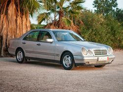 Gris Usado 1995 Mercedes E300 Elegance Berlina | 2500 €