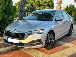 Gris Usado 2021 Skoda Octavia Ambition Utilitario | 17.999 € (Precio justo)