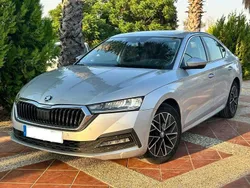 Gris Usado 2021 Skoda Octavia Ambition Utilitario | 17.999 € (Precio justo)