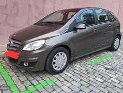 Marrón Usado 2011 Mercedes B180 Monovolumen | 10.500 €