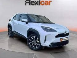 Blanco Usado 2024 Toyota Yaris Hybrid Active | 24.090 € (Un poco caro)
