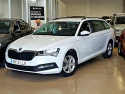 Blanco Usado 2021 Skoda Superb Active Familiar | 20.900 € (Precio justo)