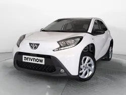 Blanco Usado 2023 Toyota Aygo Play Utilitario | 15.400 € (Precio justo)