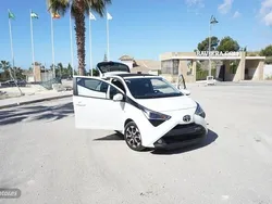 Blanco Usado 2019 Toyota Aygo X-play Utilitario | 10.900 € (Buen precio)
