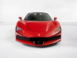 Rojo Usado 2023 Ferrari SF90 Descapotable | 660.000 €
