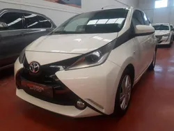 Blanco Usado 2018 Toyota Aygo X-play Utilitario | 9900 € (Precio justo)