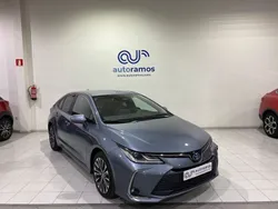 Gris Usado 2024 Toyota Corolla Plus Berlina | 26.490 € (Un poco caro)