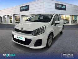 Blanco Usado 2017 Kia Rio Berlina | 8895 € (Precio justo)