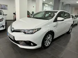 Blanco Usado 2019 Toyota Auris Hybrid Active Berlina | 15.900 € (Precio justo)