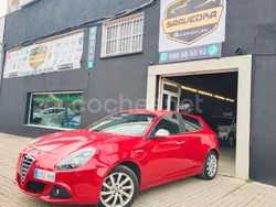Rojo Usado 2012 Alfa Romeo Giulietta Distinctive Utilitario | 9900 € (Un poco caro)