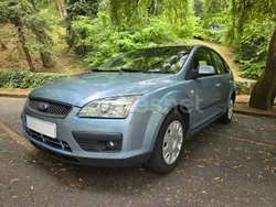 Gris / plata Usado 2007 Ford Focus Trend Berlina | 2990 € (Precio justo)