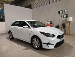 Blanco Usado 2022 Kia Ceed Berlina | 16.995 € (Buen precio)