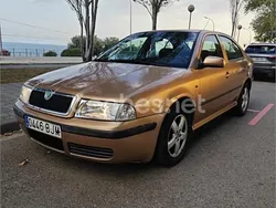Naranja Usado 2001 Skoda Octavia Elegance Berlina | 1200 €