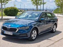 Azul Usado 2021 Skoda Octavia G-TEC Ambition Familiar | 18.500 €