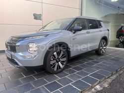 Gris / plata Usado 2025 Mitsubishi Outlander P-HEV SUV | 48.500 € (Un poco caro)