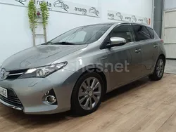 Gris / plata Usado 2013 Toyota Auris Hybrid Active Berlina | 8990 € (Precio justo)