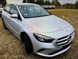 Gris / plata Usado 2021 Mercedes B180 Monovolumen | 21.990 € (Precio justo)